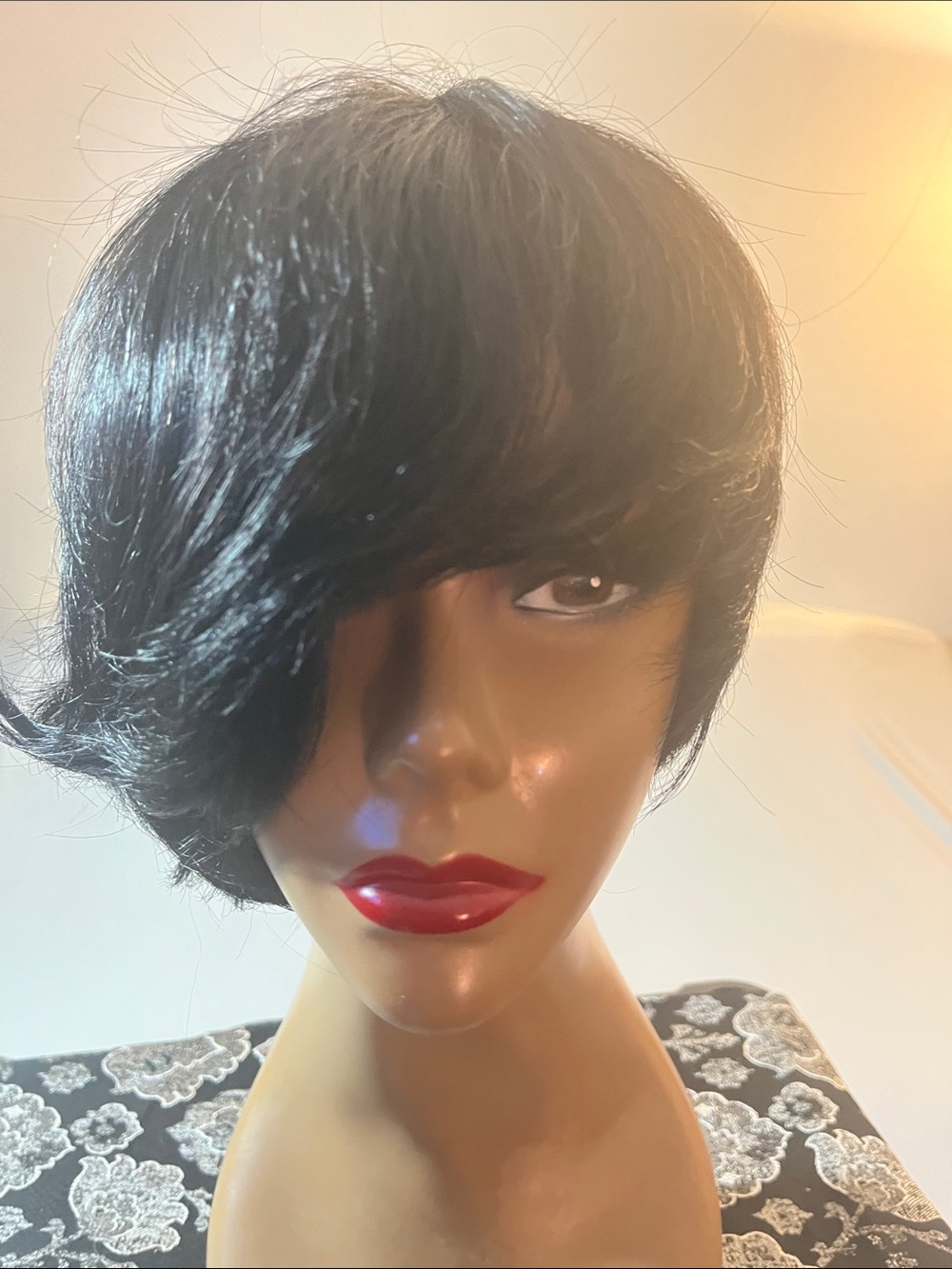 Short Black Women's Synthetic Fashion Wig - Sleek Side-Swept Style